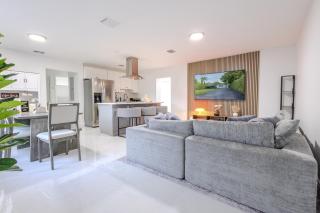 Bright & Modern Vacation Home in North Miami Beach - 4