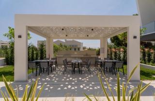 Olivion Pool Living - 9