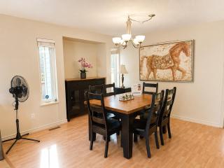 Spacious Family-Friendly 3BR Suite Near White Rock Beach - 3