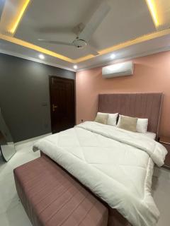 Comfort Corner Stay Bahria Lahore - 9