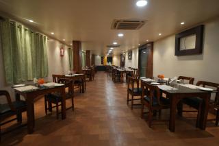 Hotel Sapphire Inn - 9