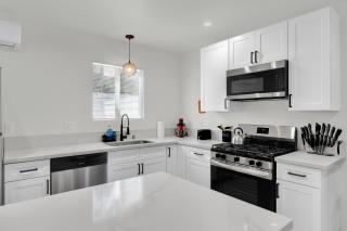 Mid-City Bungalow With Backyard - 3