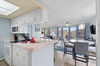 Waterfront Summer Vacay Free Private Beach Chairs & Umbrella Sleeps 5 - Destin - 9