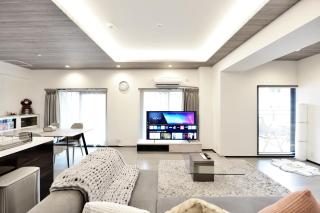 Room 701 Large 3LDK 98sqm Near Namba Big Balcony Ideal for Groups and Long Stay - 9