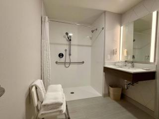Comfort Inn & Suites Sturbridge-Brimfield - 1