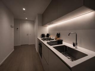 Skyline Suites - Floor-to-Ceiling Views, Level 38 - 5