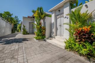 1BR Romantic Villa Lojo with Private Pool - 2