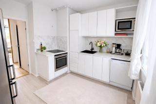 Great location, AC, Parking, EV loading, WIFI - 8