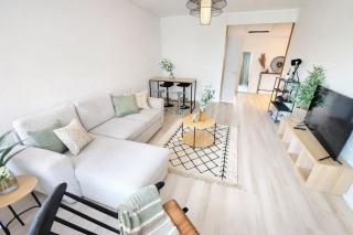 Great location, AC, Parking, EV loading, WIFI - 5