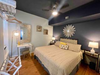 You Are My Sunshine! Sleep 2 w/King bed! - 7