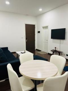 Private Room in Modern Apartment Kazanchis - 1