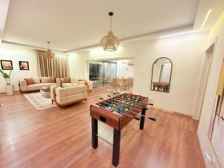 Lux Skyline 3BR Apt With Nile View Balcony - 4