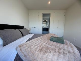 Brand New Urban Oasis Sleeps 6 with Garage - 3
