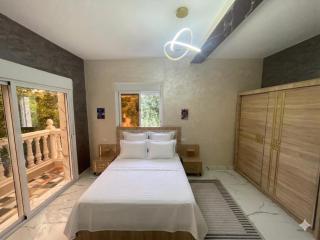 Villa with sea and mountain views - 8
