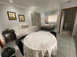 Slaapnet Guesthouse Long Stay Accommodation Wilkoppies - 2