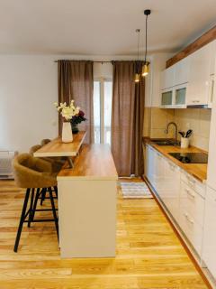 Golden Light Residence - Luxury Spacious Holiday Condo with Sea view - 4