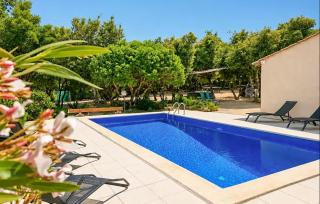 Amazing Home In Méjannes-Le-Clap - 1