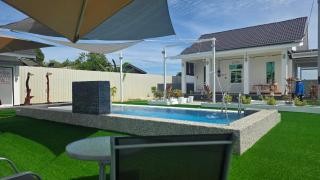 PoolSide Escape 8PAX 3BR Private Pool, Netflix - 2