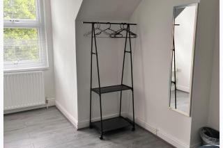 House - Sleeps 8 - Parking - 5