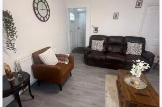 House - Sleeps 8 - Parking - 8