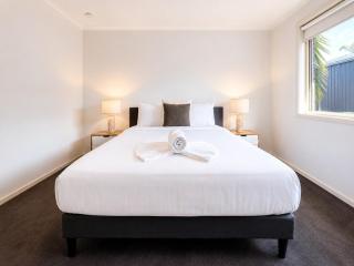Pet Friendly close to Mooloolaba Sleeps 6 - 8