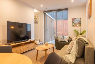 Stadium Stay l 2 bed 2 bath l Sleeps 6 I Parking - 9