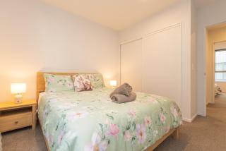 Stadium Stay l 2 bed 2 bath l Sleeps 6 I Parking - 8
