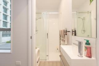 Stadium Stay l 2 bed 2 bath l Sleeps 6 I Parking - 6