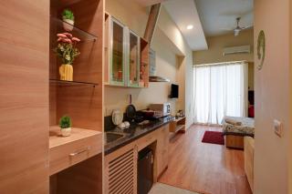 Budget Friendly Escape with skyline- Gaur City - 5