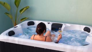 Virginia Suite - Jacuzzi Retreat in Kalamaki - 0