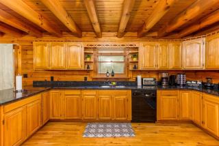 Spacious Log cabin with Hot Tub, Fitepit, BBQ, Pickleball - 1
