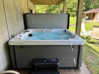 Spacious Log cabin with Hot Tub, Fitepit, BBQ, Pickleball - 4