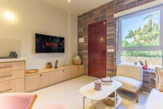 Happy Cactus 1BR Apartment In Batroun Souks - 3