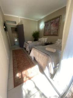 Slaapnet Guesthouse Long Stay Accommodation Wilkoppies - 7