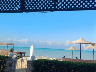 شاليه علي البحر صف أول بحديقة خاصة بمنتجع براس سدر Chalet direct Sea View Ras Sudr - Ras Sudr - 4