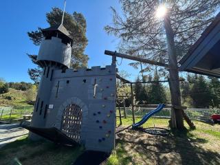 Villa Hagavik - lovely for 5-6 guest, view, playground, close to beach - 9