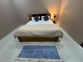 Entire 2Bhk Flat with a big Balcony - 5
