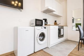 8 Min to Westbahnhof Lovely 1BR Apt, with Washer - 1