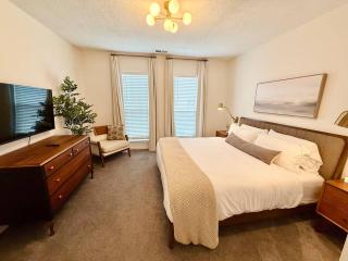 Mass Ave Walk Everywhere 6 BDRM - 1