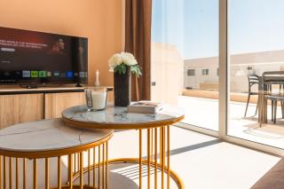 Cayden Penthouse Suites - 5 Minutes to St Julians - 8