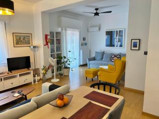 Sunny 70sqm Apt near Acropolis & Local Cafés - 3