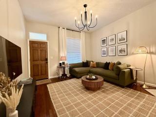 Mass Ave Walk Everywhere 6 BDRM - 8