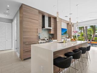 Heated Pool Modern Spacious Waterway Home Offering Comfort Style and Total Relaxation - 1