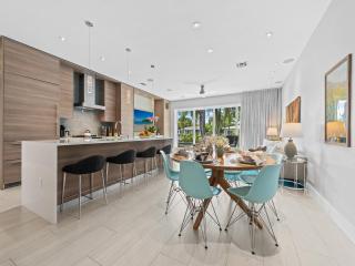 Heated Pool Modern Spacious Waterway Home Offering Comfort Style and Total Relaxation - 2