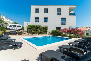 Sea Sun Slatine with 2 bedrooms and pool, near beach - 0