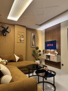 Luxury 1BR Haven, Self Check-In, Bahria Town - 7