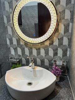 Luxury 1BR Haven, Self Check-In, Bahria Town - 4