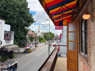 3BR Thapae Family Suite & Temple View Balcony - 4