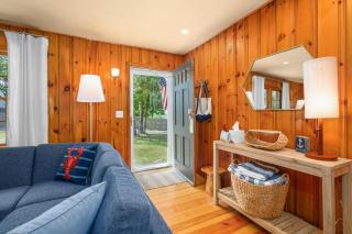 Chic Coastal Cottage Near Beach - Dennis Port - 3