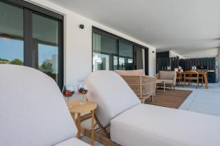 Luxury 3 BDRM Boutique Hideaway w Magical Views - 5